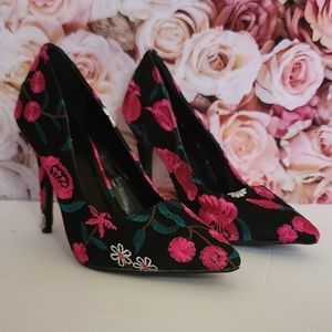 Size 6 qupid pumps